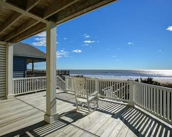 Fish N' Ships - Breathtaking Views - Gas Log Fireplace! - Supply - Balcón