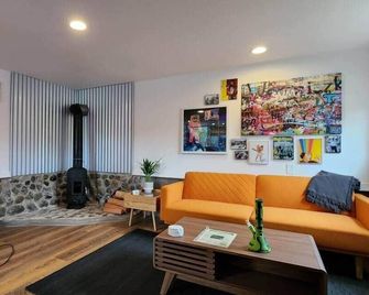 Unique Farm Apartment with Woodstove - Eureka