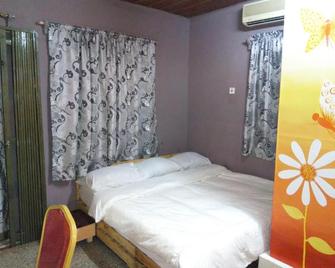 Feehi's Place - Accra - Schlafzimmer