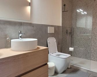 Villa Perla, hilltop location with pool - Calosso - Bathroom