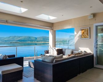 Phoenix Lodge and Waterside Accommodation - Knysna
