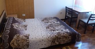 Nursat Guest House - Astana - Bedroom