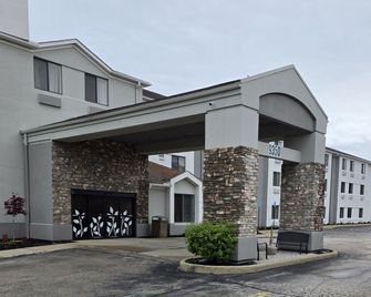 Austinburg Hotel by IHG - Austinburg - Building