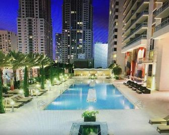 Luxury Building with Ocean Views in Downtown - Miami - Pool