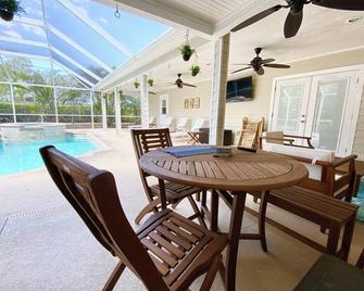 Hidden Gem: Escape To Newlin Cottage In - Cape Coral - Bazén