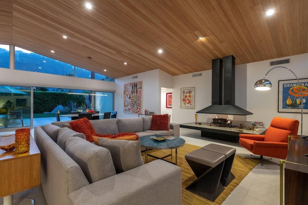 Updated Mid-Century with Pool/Spa, Firepit, Outdoor Shower and Mountain Views - פאלם ספירנגס - סלון