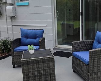 Peaceful accomodation. Walking distant to Port Richey waterfront restaurants. - Port Richey - Innenhof