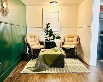 Charming 1-bedroom apartment in beautiful Ortega - Jacksonville - Lounge