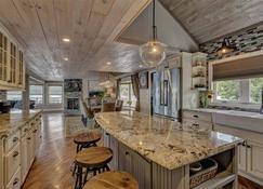 Lake house - Enfield - Dining room