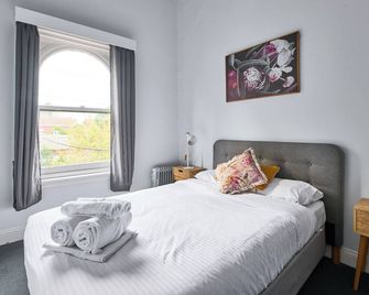 College Lawn Hotel - Melbourne - Bedroom