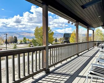 Spacious Mountain Retreat with Deck Views - Kremmling - Balcón