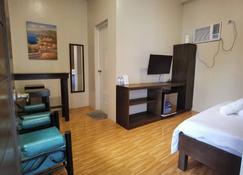 Y's Rezidenzia Suites - Legazpi City - Bedroom