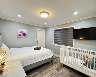 New House 4be/2ba, Cute Pool/Spa With Slide Near Beach, Disneyland For 12! - Fountain Valley - Schlafzimmer