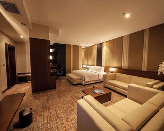 Avenzel Hotel & Convention Cibubur - Bekasi