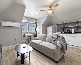 Simple and Clean One Bedroom Apt in Highland Park - Pittsburgh