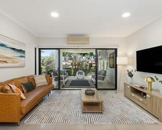 Home-like Garden Apartment - Brisbane - Living room