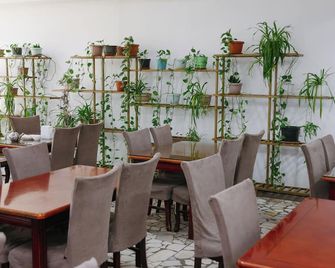 Apple Hostel Bishkek - Biskek - Restaurante