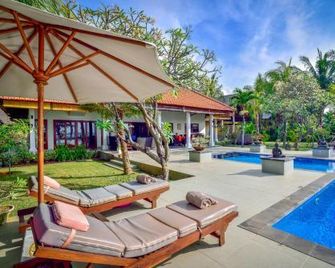 Villa Saffraan Lovina - Banjar - Zwembad
