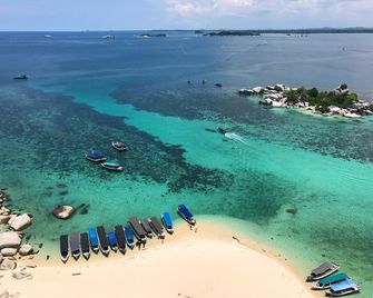 Billiton Hotel - Tanjung Pandan - Beach