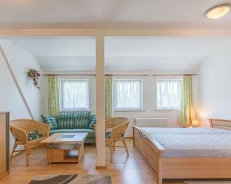 Ferienhof Karl's Ruhe, Ferienwohnung 02 - Boltenhagen - Schlafzimmer