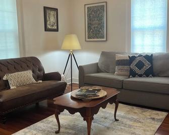 Cottage Downtown Aikenhorse Eventspet Friendlypologolf - Aiken - Living room