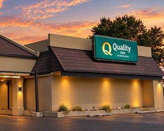 Quality Inn Blytheville - Blytheville - Gebäude