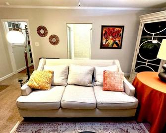 Charming Condo Near Downtown, Ncsu And Pnc Arena - Raleigh - Sala de estar