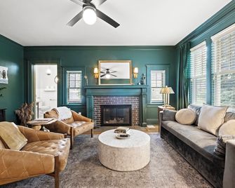 Southmoreland on the Plaza an Urban Inn - Kansas City - Living room