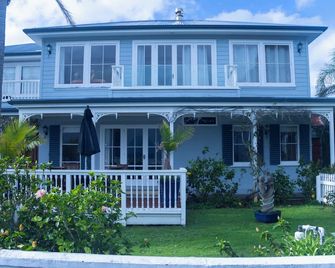 On the absolute waterfront of Kororareka Russell with magnificent views - Russell - Building