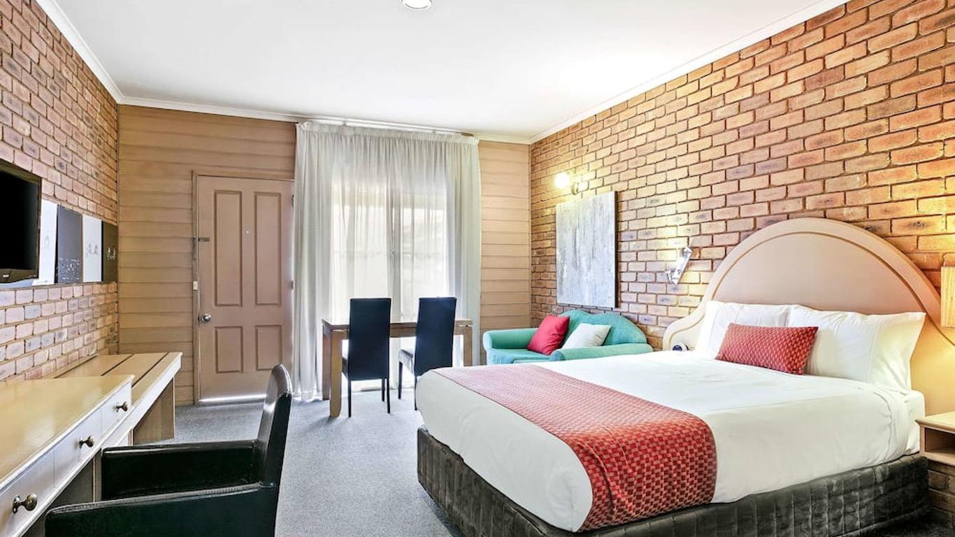 Quality Inn Colonial