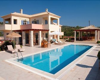 Villa Petalidi - Kalamaki - Piscina