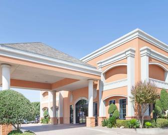 Days Inn Irving Grapevine DFW Airport North - Irving - Building