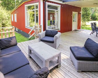 Awesome Home in Aasljunga With Kitchen - 아슬룽가 - 파티오