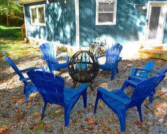 The Lazy Lodge: Peaceful Retreat 15 mins from Downtown Greenville - Easley - Binnenhof