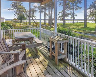 Channel Lookout - Water views & public dock! - Chincoteague - Balcony