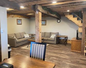 The Pedaler's Rest Retreat - Lakeside Tiny Home for 8 guests - Luverne