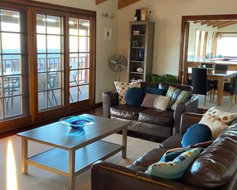 Harbour View House - Spectacular views. - Esperance - Living room