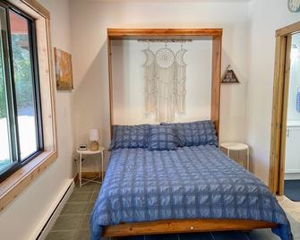 Studio 203: Amazing Mountain Views - 5 Minutes To Downtown Durango! Pet Friendly - Durango - Habitación