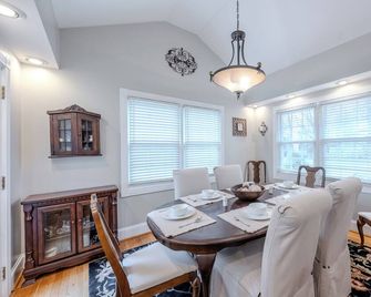 Family-friendly Adairsville retreat overlooking the historic downtown square. - Adairsville - Essbereich