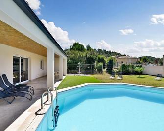Stunning Home In Saint-Theodorit - Aigremont - Piscina