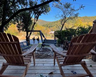 Mountain Aire Cottages, Inn, & Glamping - Clayton - Patio