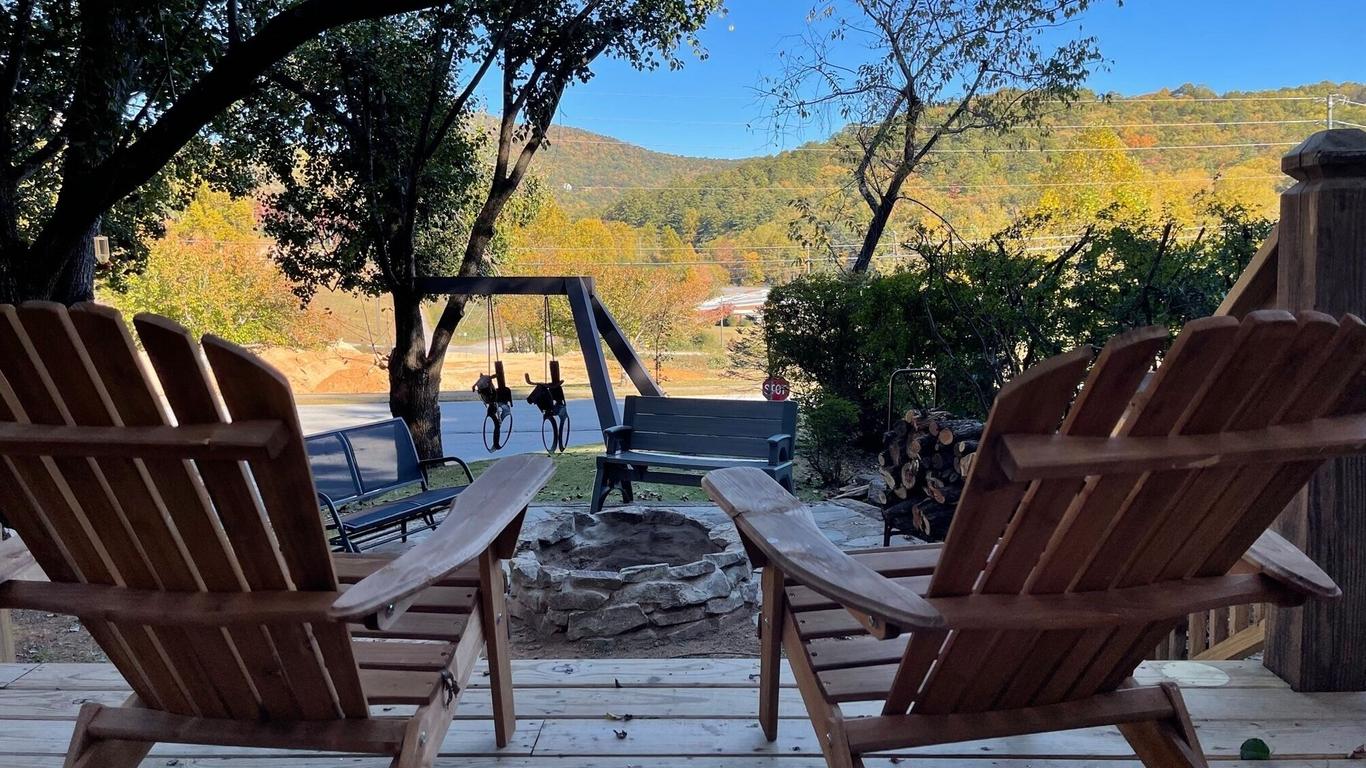 Mountain Aire Cottages, Inn, & Glamping