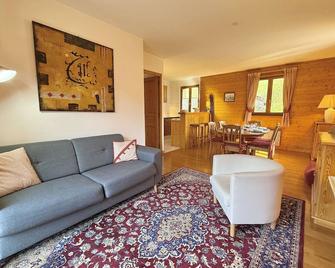 Spacious 3-Room Apartment in Praz-Sur-Arly, Sleeps 6, Central Location, Parking Included - Praz-sur-Arly - Salon