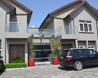 Tudor House Hotel - Lagos - Building