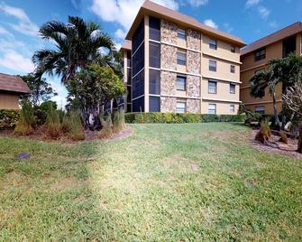 Prime Location I Free Beach Access Directly Across The Street - Marco Island - Budova