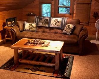 Beautiful Whitefish Chain cabin, surrounded by nature, bring the family! - Crosslake - Sala de estar