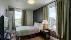 Quality Inn and Suites Kansas City Downtown - Kansas City - Bedroom