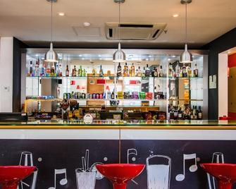 أمابا هوتل - ماكابا - بار