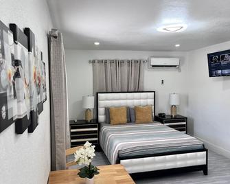 Stylish Studio Apartment By Miami International Airport - Miami - Bedroom