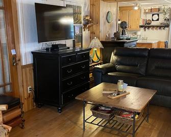 3 seasons of adventures on Indian Lake/Sunset View Resort/Cabin #5 - Manistique - Living room
